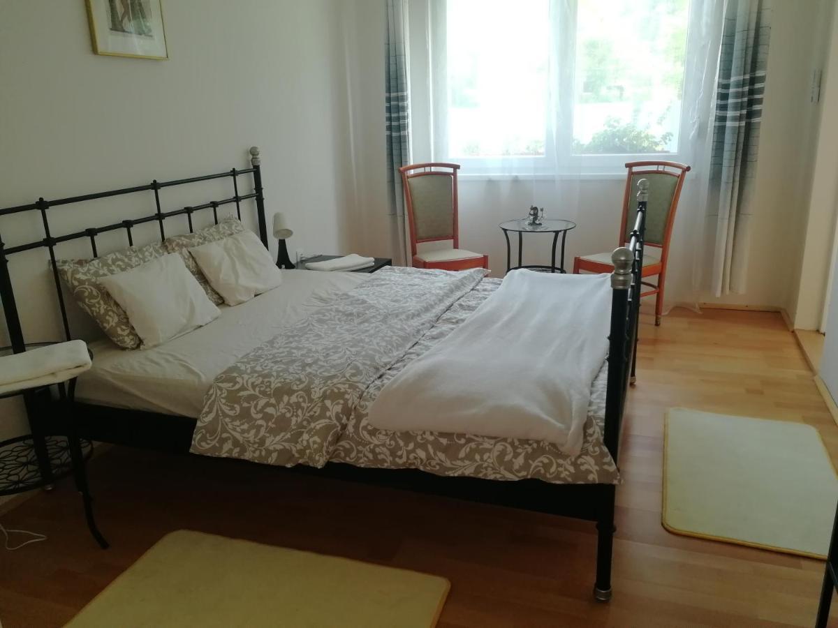 Zsuzsanna Vendeghaz Hotel โกมอเอนเดรด ภายนอก รูปภาพ
