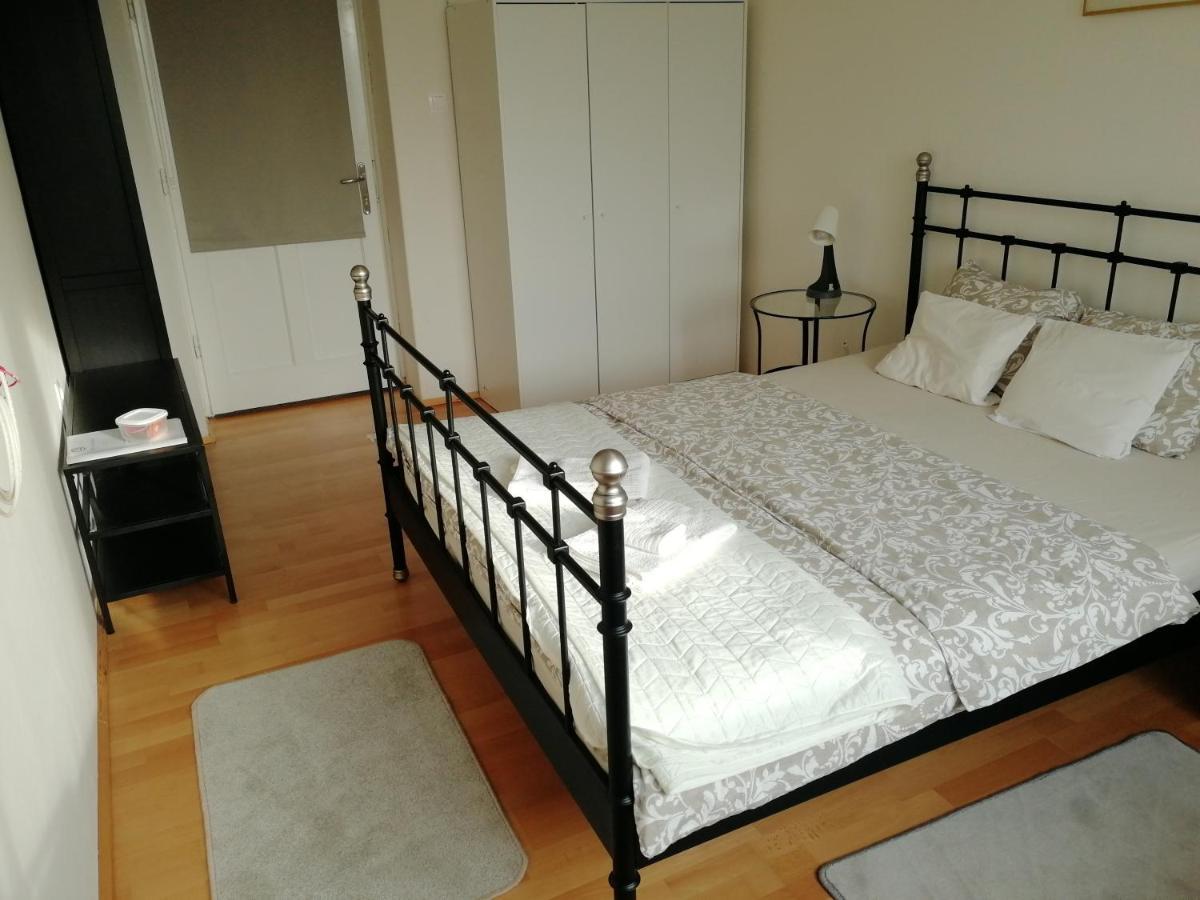 Zsuzsanna Vendeghaz Hotel โกมอเอนเดรด ภายนอก รูปภาพ